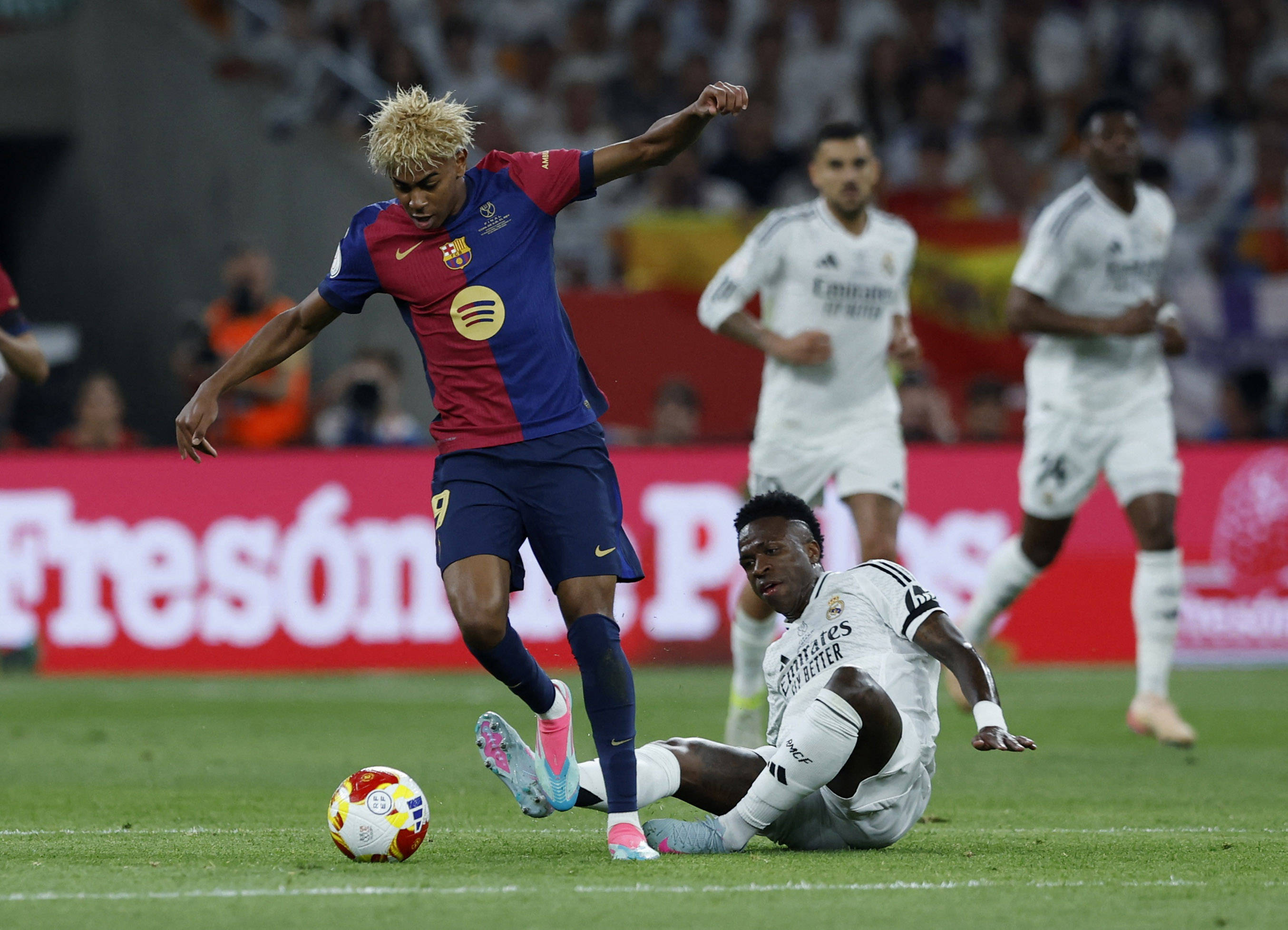 九游网址-关于比利亚雷亚尔训练开放日；今晚遗憾出局引欢呼；欧冠在即；身体对抗强度拉满的信息